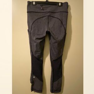 Lulu size 4 cropped yoga pants